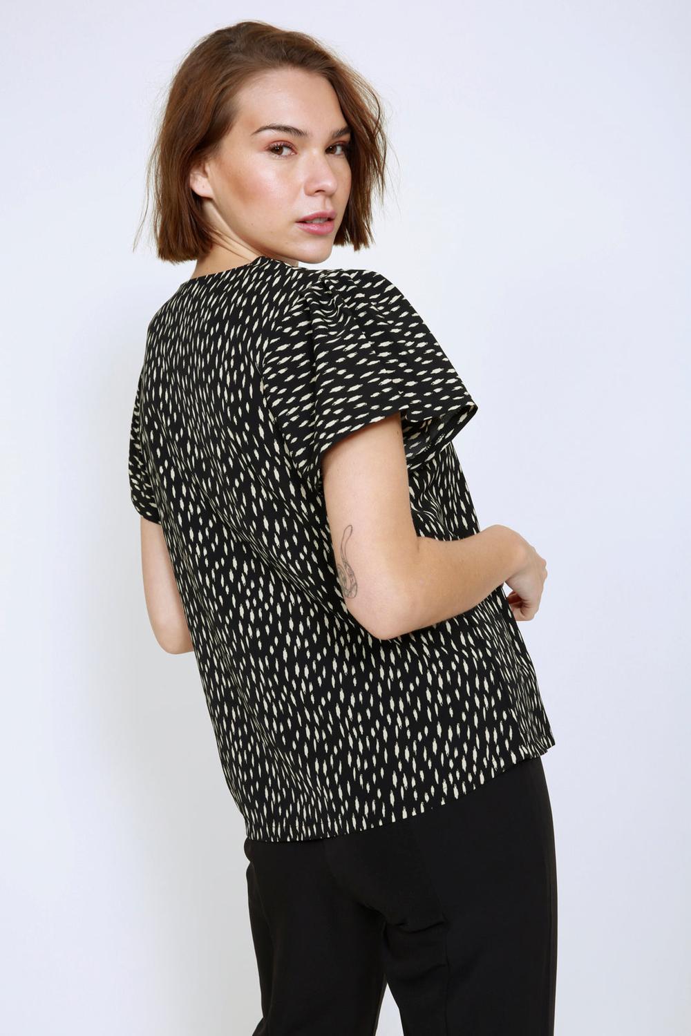 Blusa Cleo Negro Eclipse