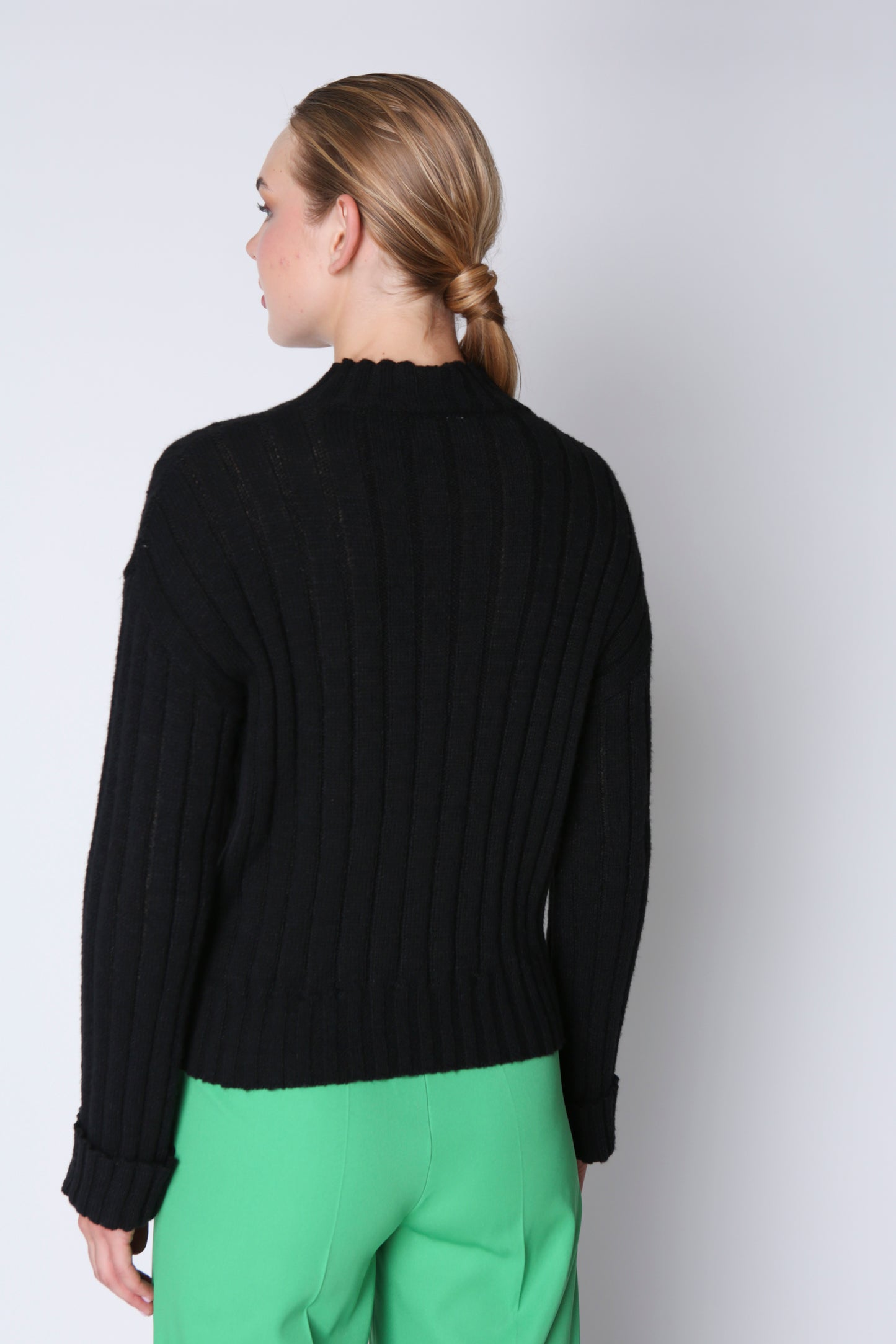 Sweater Nacha Negro Eclipse