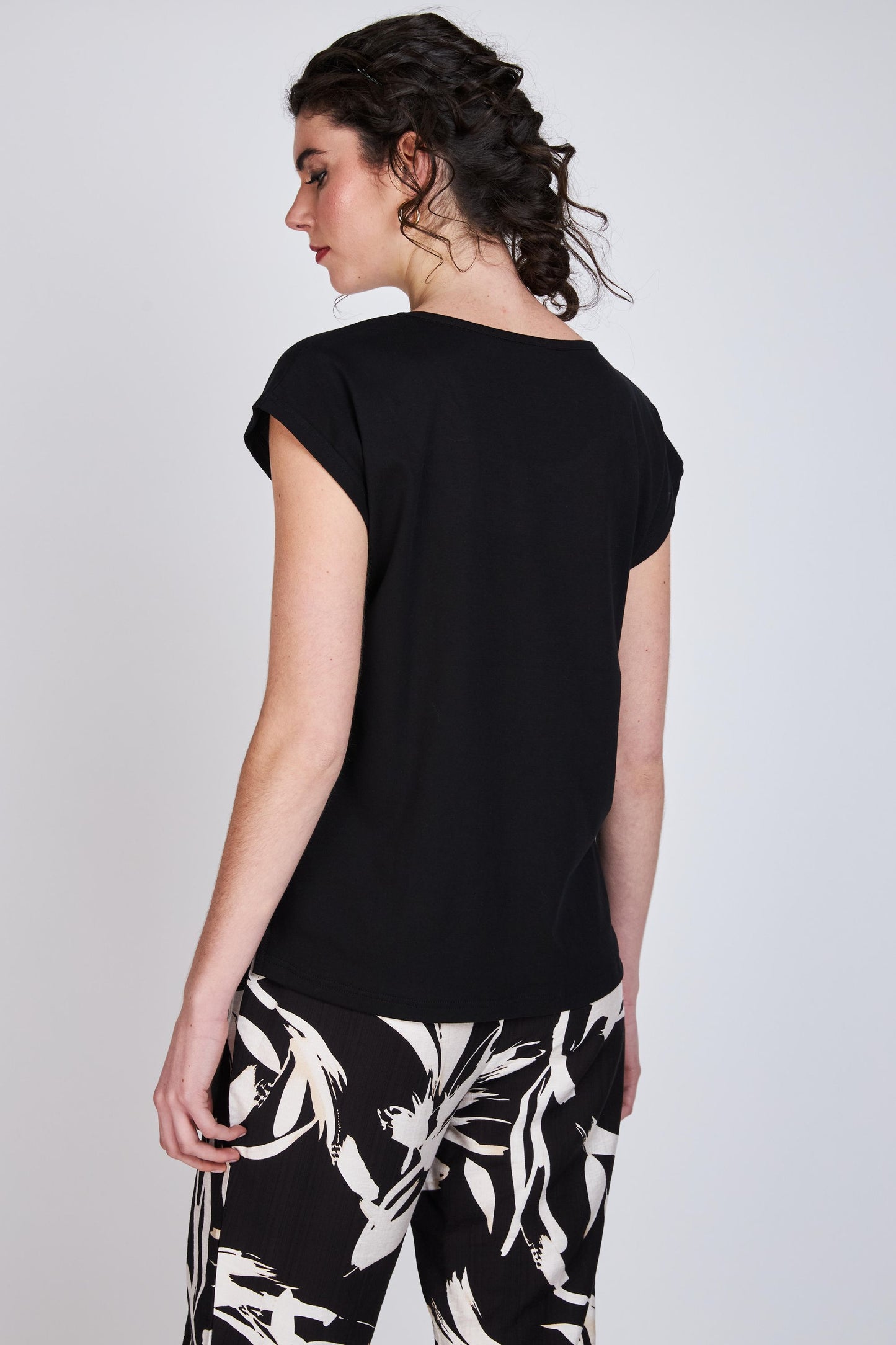 Polera Detalles Escote Bernardita Negro Woman by Eclipse