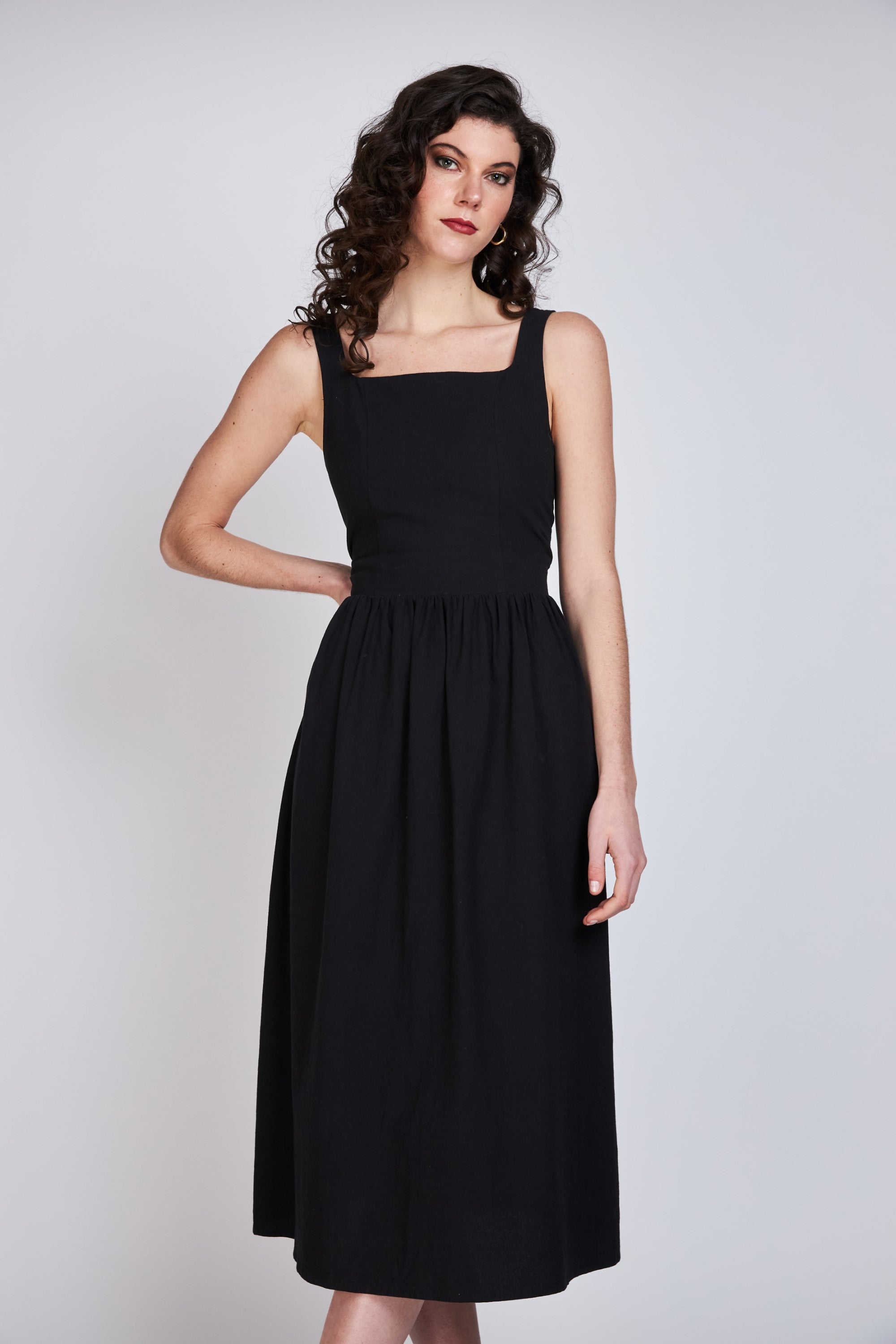 Vestido fashion negro escote cuadrado